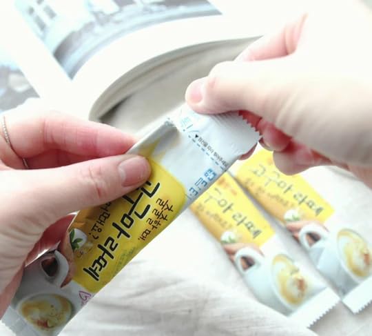 Damtuh Sweet Potato Latte 18g x 12 Sticks – Korean Goguma Latte Powder, Creamy Instant Drink Mix, Caffeine-Free Coffee Alternative